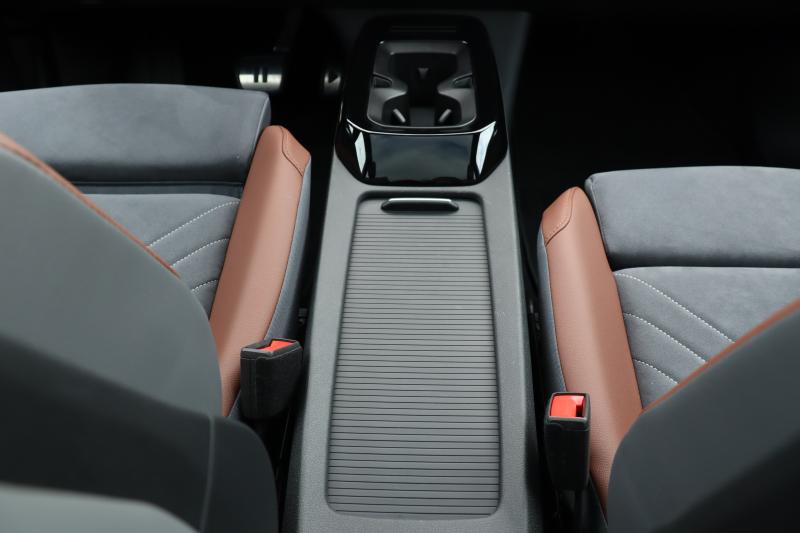 - Volkswagen ID.4 | Toutes nos photos de l’essai du SUV compact allemand électrique