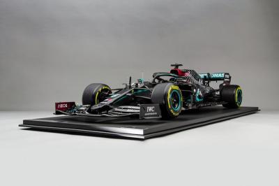 Mercedes-AMG F1 W11 EQ Performance | Les photos de la F1 de Lewis Hamilton en version miniature
